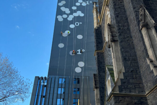 rope-access-art-installation-11